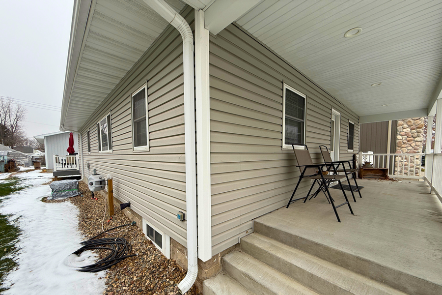 porch south wall.png